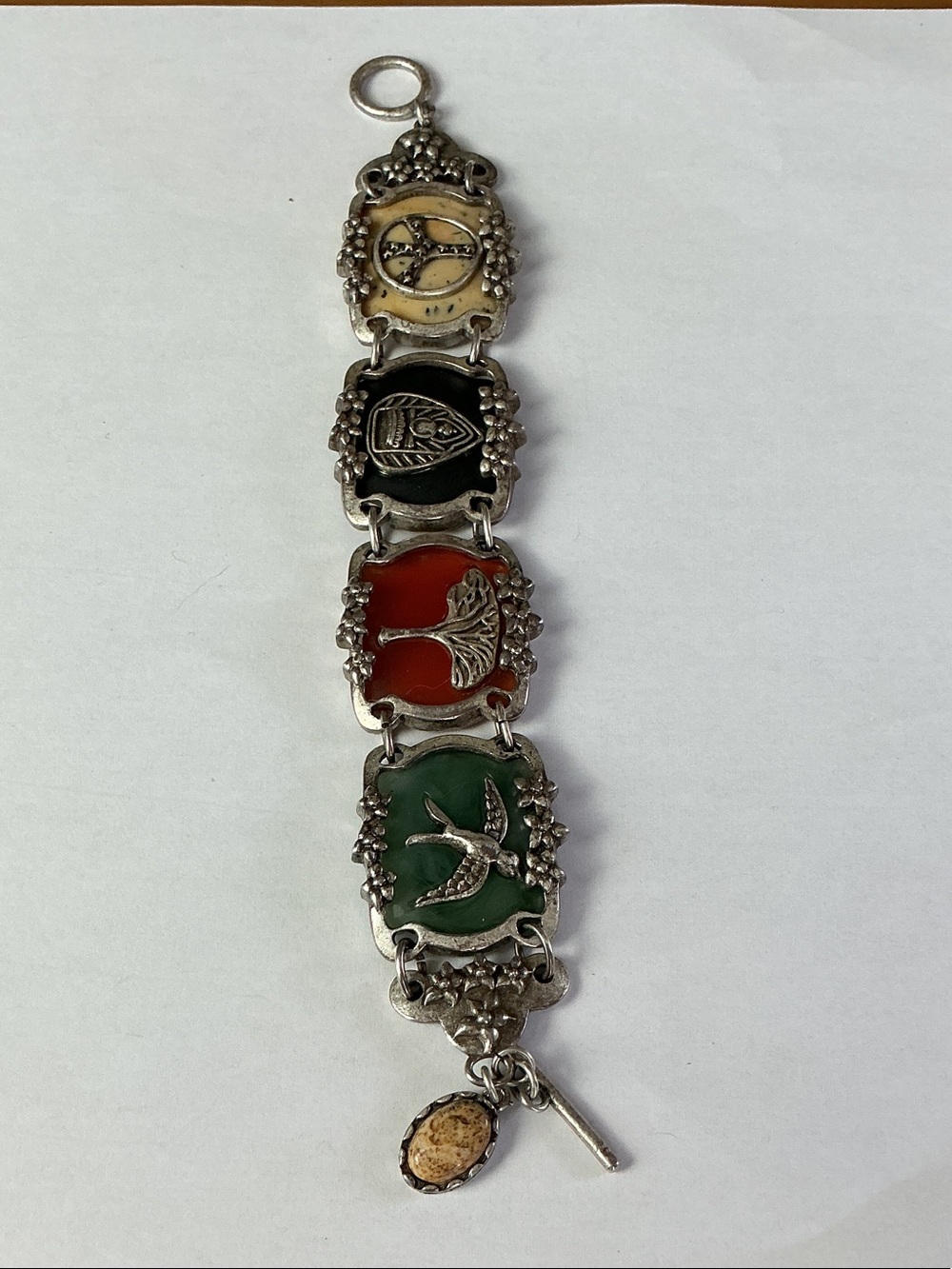 VTG Woman’s Multicolor Lucite Peace Buddha Joshua Tree Dove Bracelet